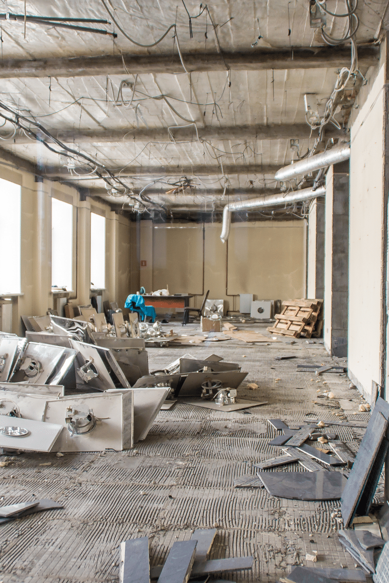 locaux commerciaux en plein travaux de rénovation