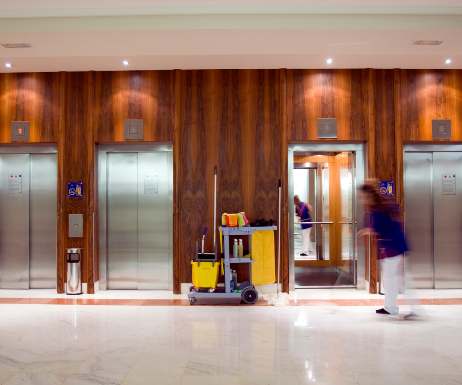 hall d'immeuble nettoyé
